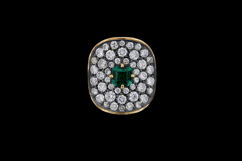 Pave-Smeraldo(IMG_0736)-mod.jpg Anello con Smeraldo e Pavé di Diamanti